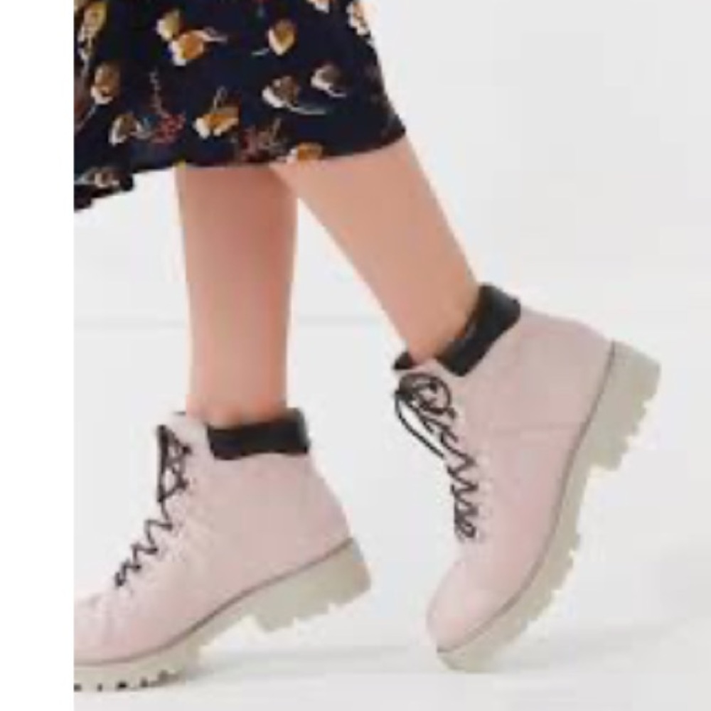 Vagabond Kenova Leather Powder Milkshake Lace up boots 8 US